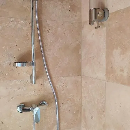 Proche Uzes Le Cocon Du Peintre