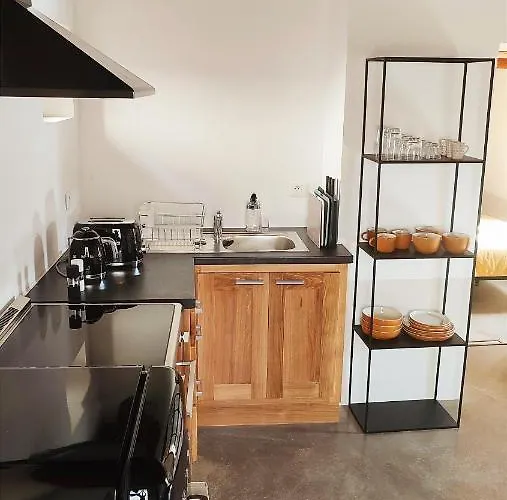 Proche Uzes Le Cocon Du Peintre * Sagriès